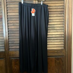 Women’s Cider wide legged pants.